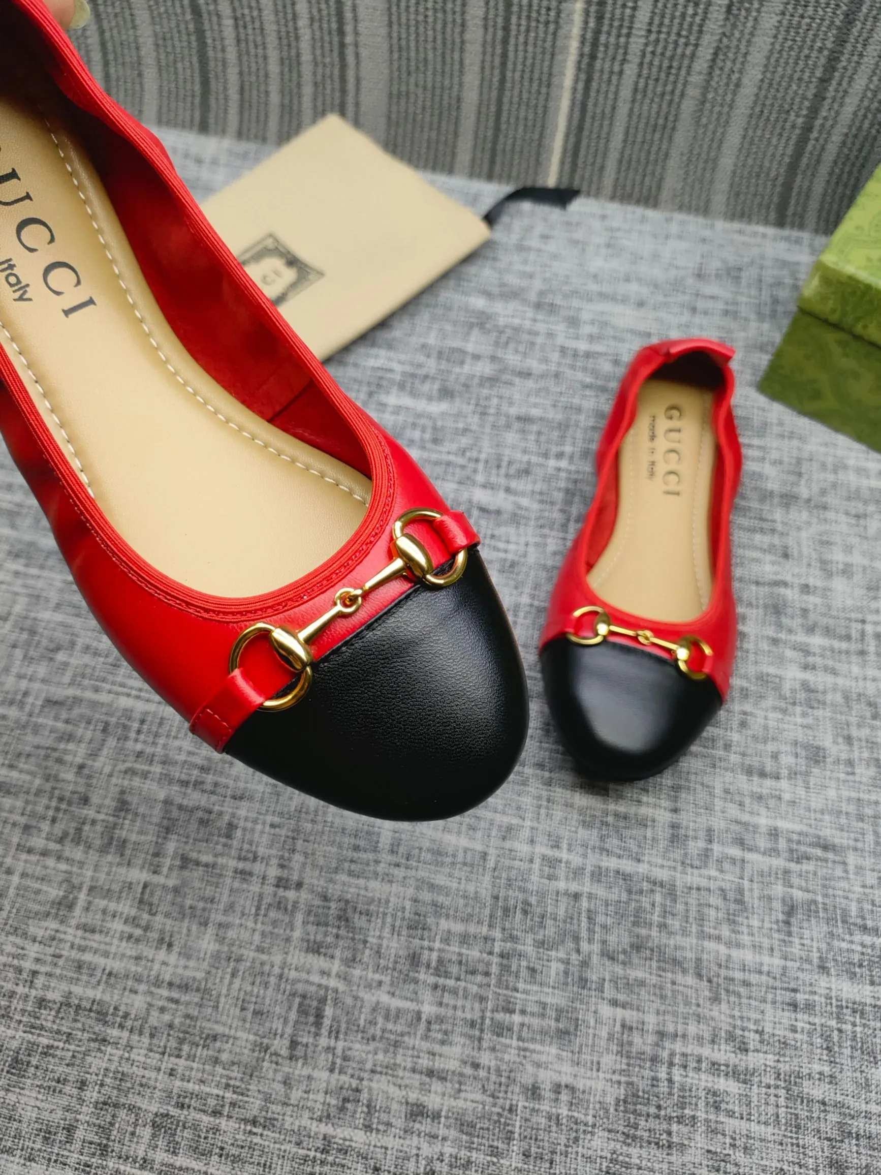 👟👟Ex-factory price 320👟👟 GUCCI's latest horsebit women's flat ballet shoes and egg roll shoes are super comfortable. The fabric is made of imported top-grade soft sheepskin. It is very comfortable on the feet and will not rub your feet. You can also roll it up and put it in your bag. It is easy to carry with you. The super soft soles are a must-have item for fairies whether you are going out for business, work, travel, shopping or at home. Fashionable and versatile, it is an indispensable pair of shoes for you. Fabric: Made of imported soft sheepskin Color: 6 colors available Outsole: PPC rubber outsole Size 34-42 (34.41.42 needs to be customized)